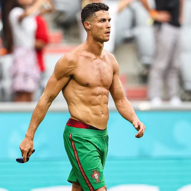 Cristiano Ronaldo tập luyện