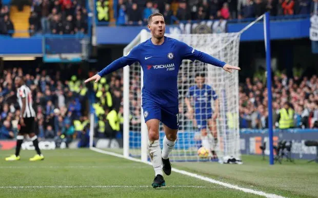 Eden Hazard ăn mừng bàn thắng