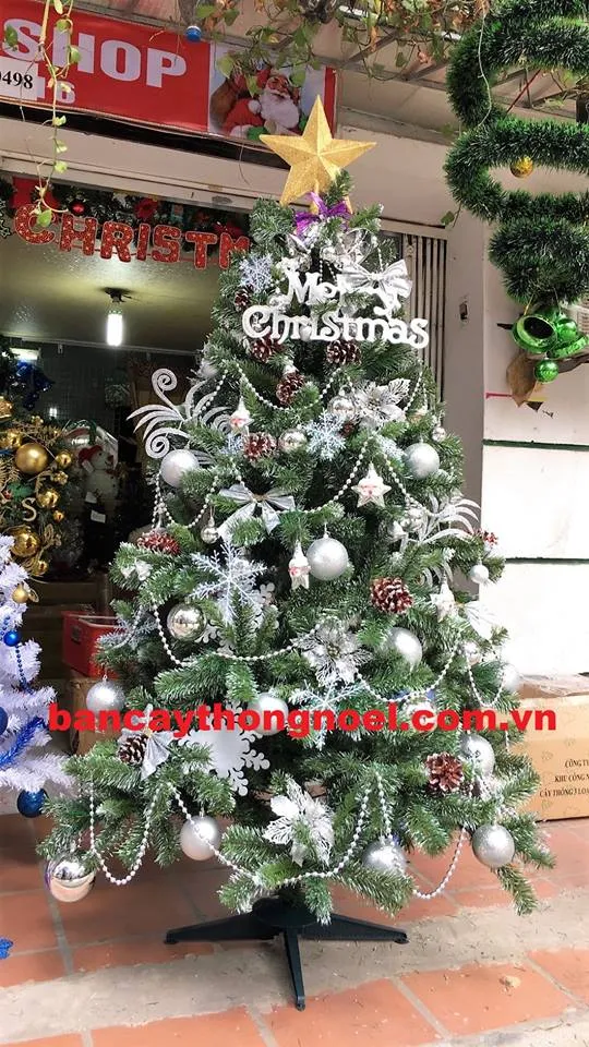 trang trí cây thông noel